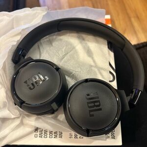 Jbl Tune 520c Usb C On-ear Headphones-Black NEW